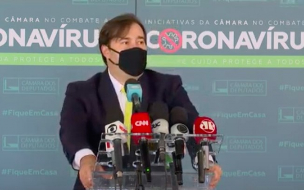 Maia alfineta governo e sugere "comemorar" 1 ano de atraso da PEC Emergencial