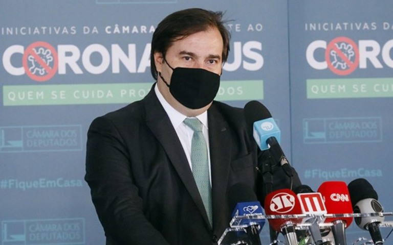 Maia critica decreto de armas de Bolsonaro e fala em "falta de prioridade"