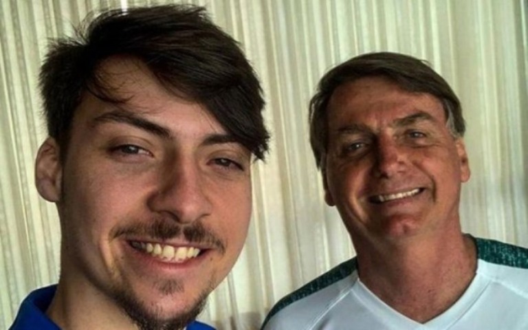 Produtora contratada pelo governo faz serviço particular para filho de Bolsonaro