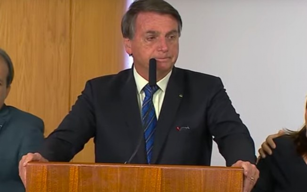 Bolsonaro veta auxílio de R$ 4 bilhões para empresas de transporte público