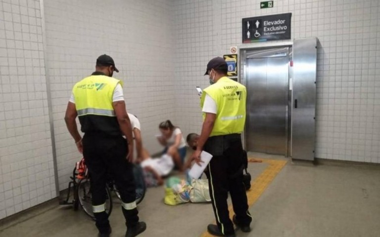 Mulher dá à luz na estação de trem no Rio de Janeiro