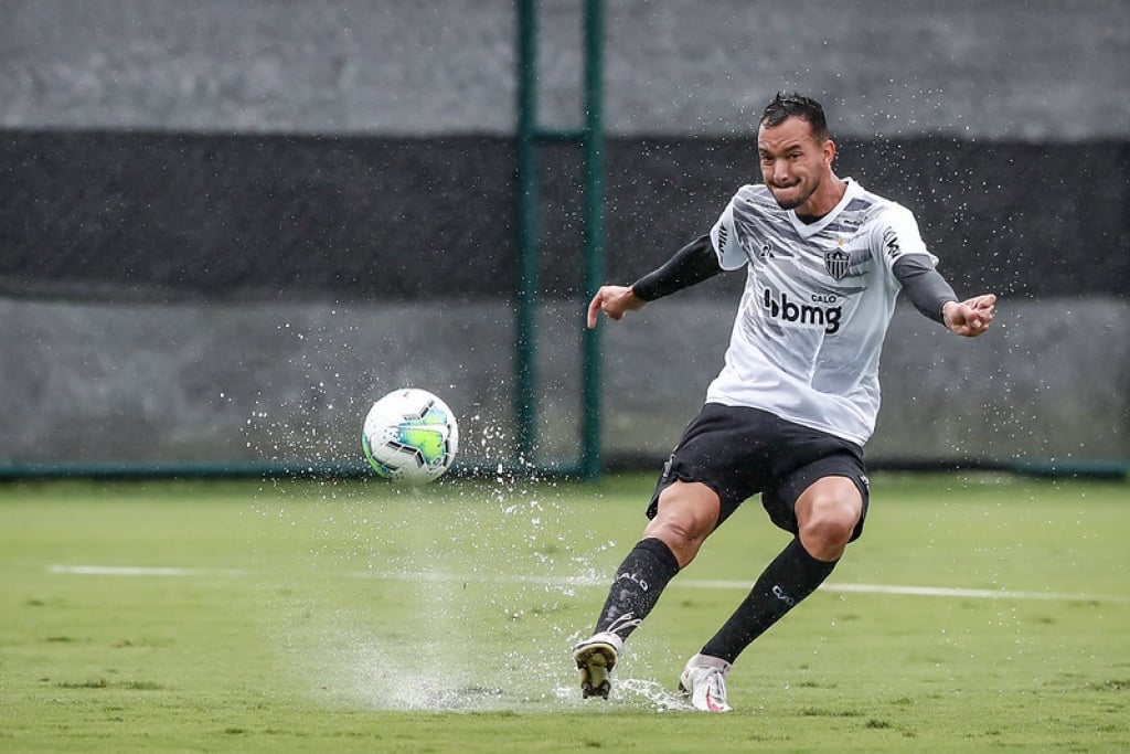 Atlético treina para jogo decisivo no Paraná