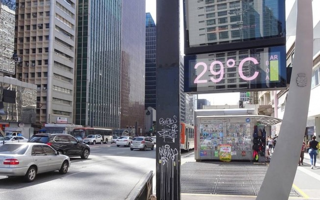 Calor e pancadas de chuva nesta sexta em São Paulo