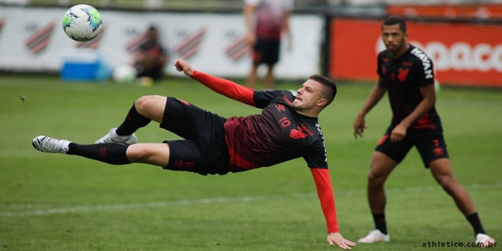 Athletico cumpre mais um dia de treino visando confronto contra o Galo