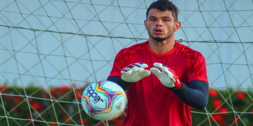 Goleiro Douglas Borges é apresentado oficialmente no CRB