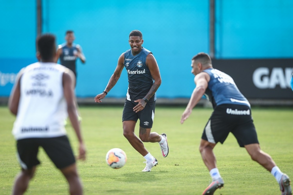 Grêmio encerra preparativos para enfrentar o Goiás