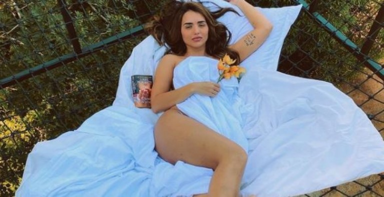 Rafa Kalimann rouba a cena no Instagram ao posar na cama: “Climão!”