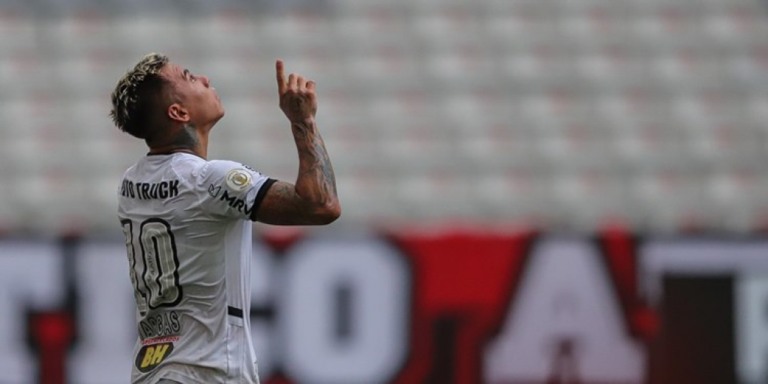 Galo vence o Athletico e inicia perseguição a liderança