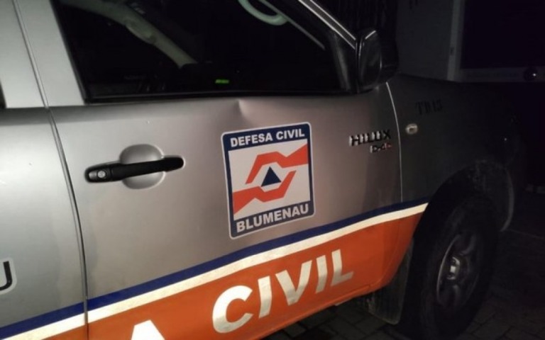 Fiscais são agredidos com socos no rosto ao tentar conter aglomeração em bar