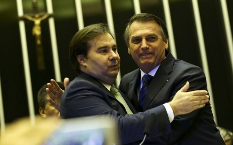 Maia diz que não foi omisso e que impeachment prejudicaria o combate à Covid-19