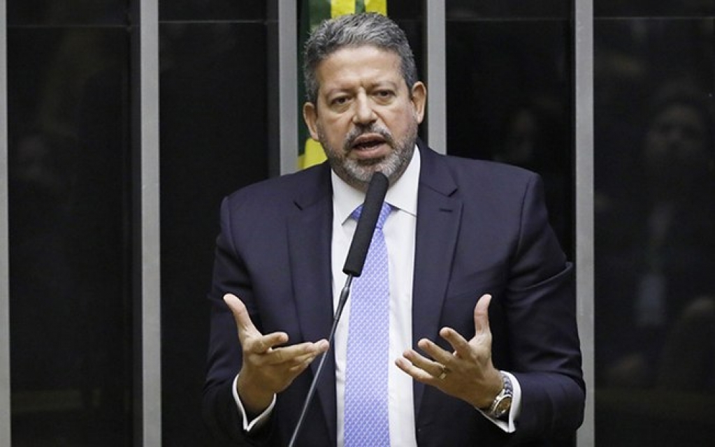 Bolsonaristas radicais se incomodam com acenos de Arthur Lira à esquerda