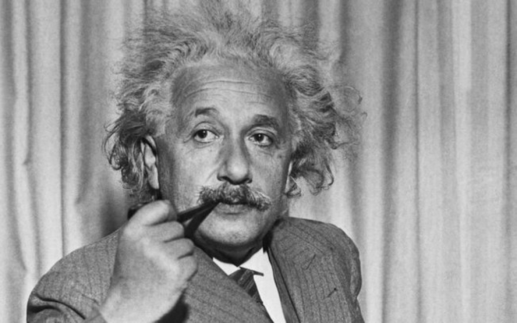 Homem faz B.O. contra Einstein por "erros na Teoria da Relatividade"; entenda Homem faz B.O. contra Einstein por "erros na Teoria da Relatividade"; entenda