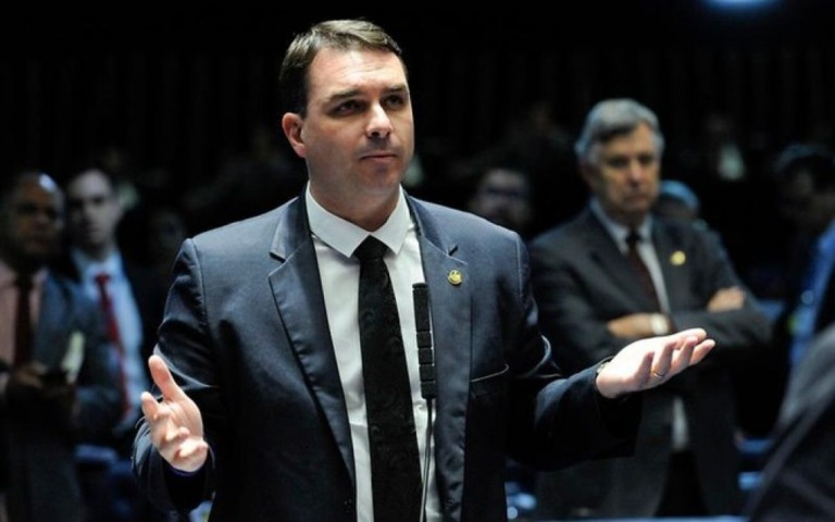 Recurso da Globo contra Flávio Bolsonaro é rejeitado pela Justiça do Rio