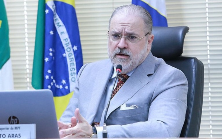 Aras diz que acusação sobre Abin ajudar Flávio Bolsonaro é grave, mas pede prova