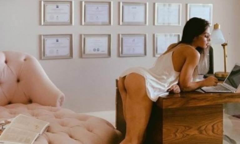 Mayra Cardi compartilha ensaio sedutor e quase mostra demais
