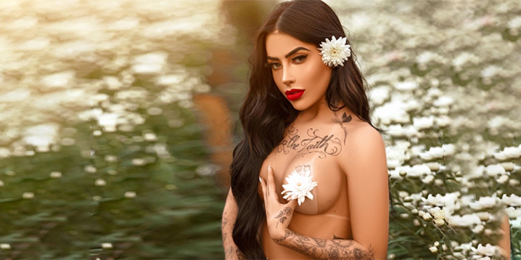 Mirella posa de lingerie vermelha e arranca suspiros dos fãs Mirella posa de lingerie vermelha e arranca suspiros dos fãs