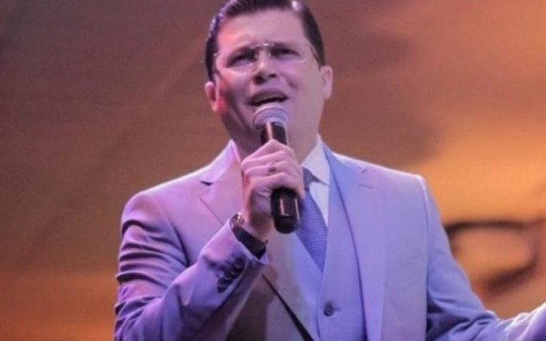 Pastor bolsonarista espalha "fake news" e diz que CoronaVac causa câncer e HIV