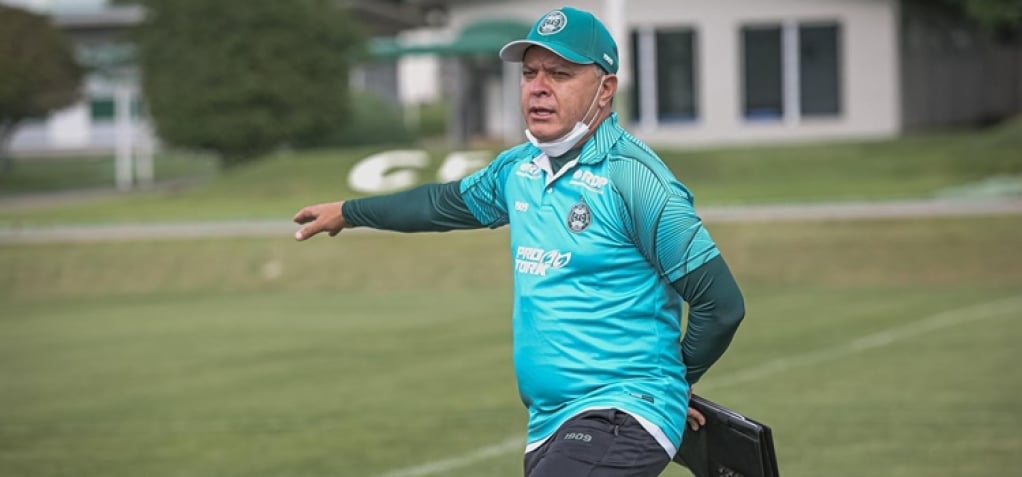 Com retorno do diretor Paulo Pelaipe, Coritiba segue trabalhos