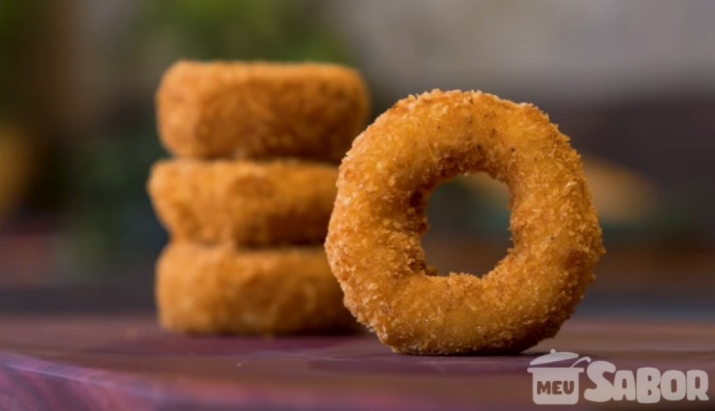 Hoje vou te ensinar a como fazer Onion Rings Recheado com Queijo