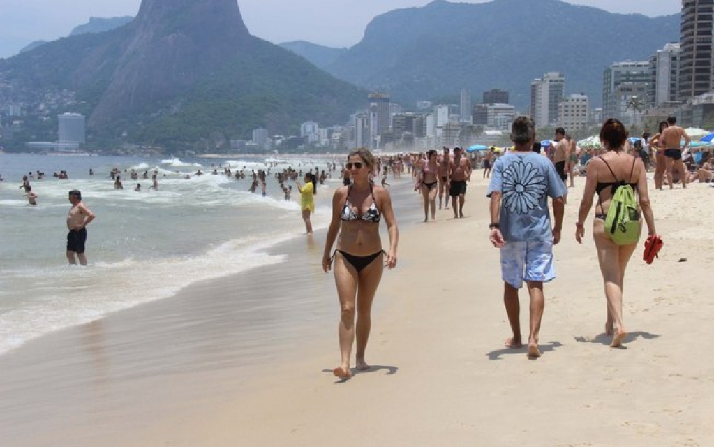 Prefeitura do Rio de Janeiro proíbe festas de réveillon em orlas e praias Prefeitura do Rio de Janeiro proíbe festas de réveillon em orlas e praias
