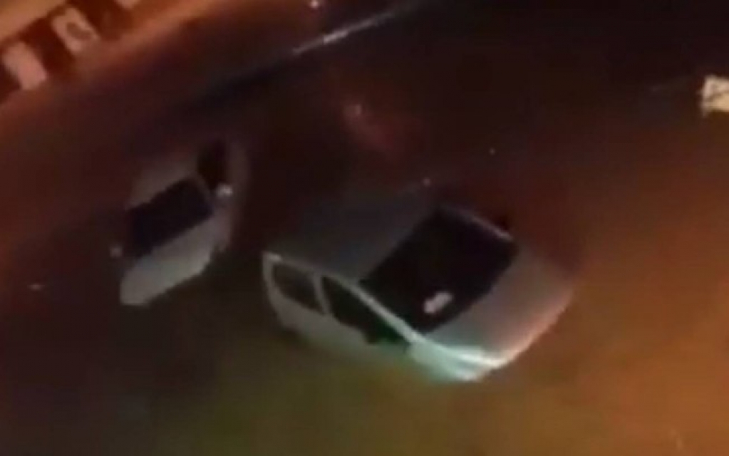 "Está levando tudo": moradores se desesperam com temporal em SC; assista "Está levando tudo": moradores se desesperam com temporal em SC; assista