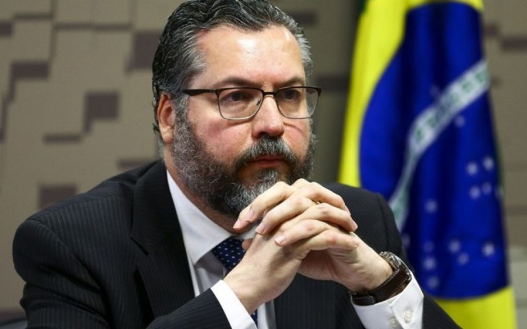 Diplomatas são convocados para trabalho presencial: "Pandemia não é desculpa"