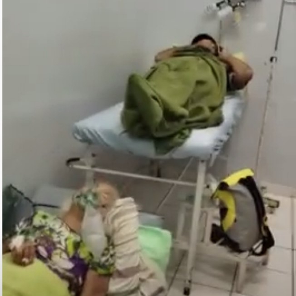 Idosos com Covid-19 são isolados em sala com paciente morto no Amazonas; assista Idosos com Covid-19 são isolados em sala com paciente morto no Amazonas; assista