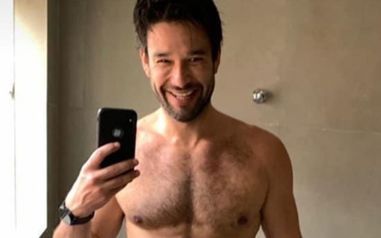 Sergio Marone posta foto de toalha e deixa fãs impactados: "Anaconda"