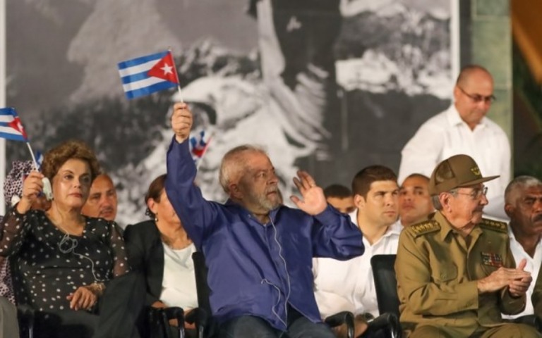 Lula vai passar Natal e Ano Novo em Cuba, onde participará de documentário
