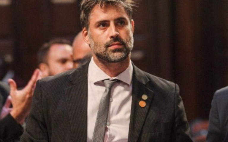 Deputado do Novo diz que ser chamado de "playboy" é ofensa de cunho racial