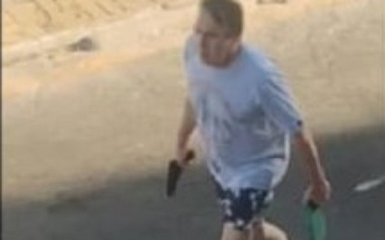 Prefeito de Cabo Frio ameaça pessoa na rua: "se passar, vai levar bala"