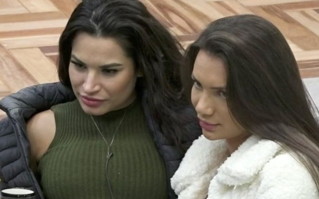 Stéfani Bays explica porque deixou de seguir Raissa no Twitter Stéfani Bays explica porque deixou de seguir Raissa no Twitter