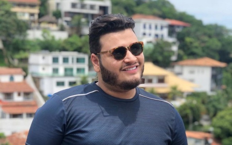 Ex-BBB Victor Hugo sai da UTI após melhora em quadro de covid-19