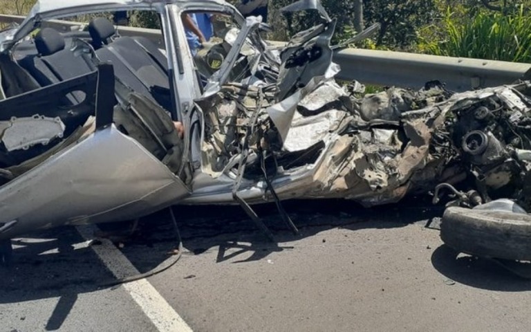 Acidente envolvendo carro e caminhão na BR-135 deixa 5 mortos da mesma família
