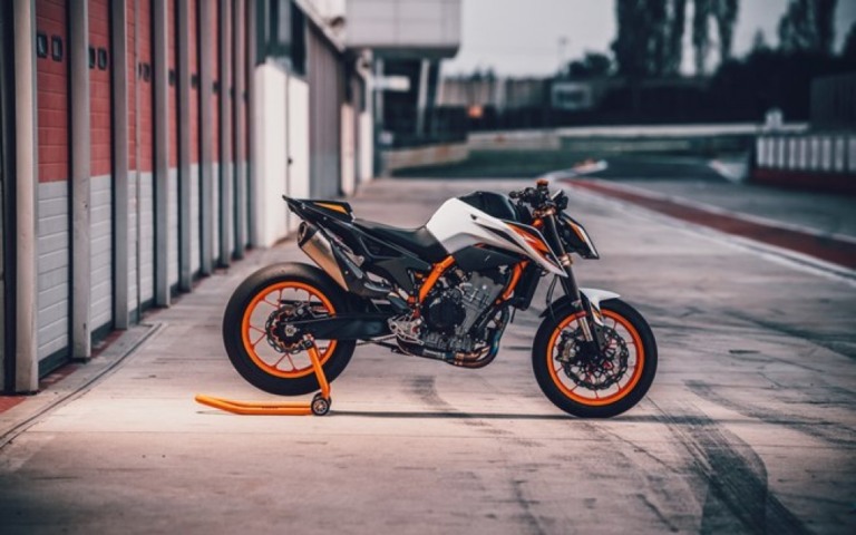 KTM vai lançar modelos 490 Duke e Adventure em 2022