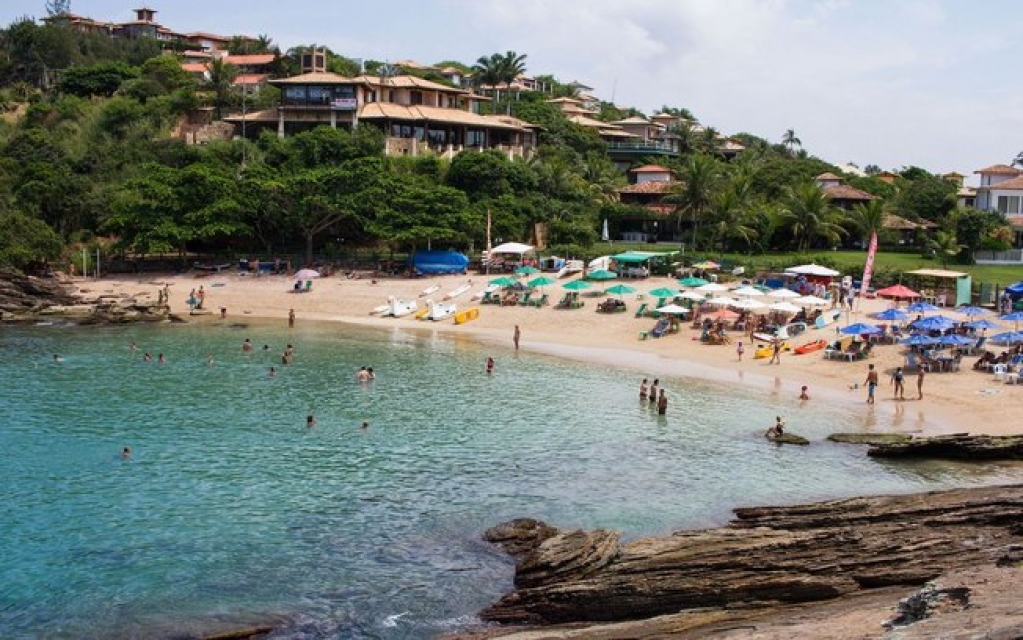Praias lotadas em SP: mesmo com restrições, cidades decidem por manter público Praias lotadas em SP: mesmo com restrições, cidades decidem por manter público
