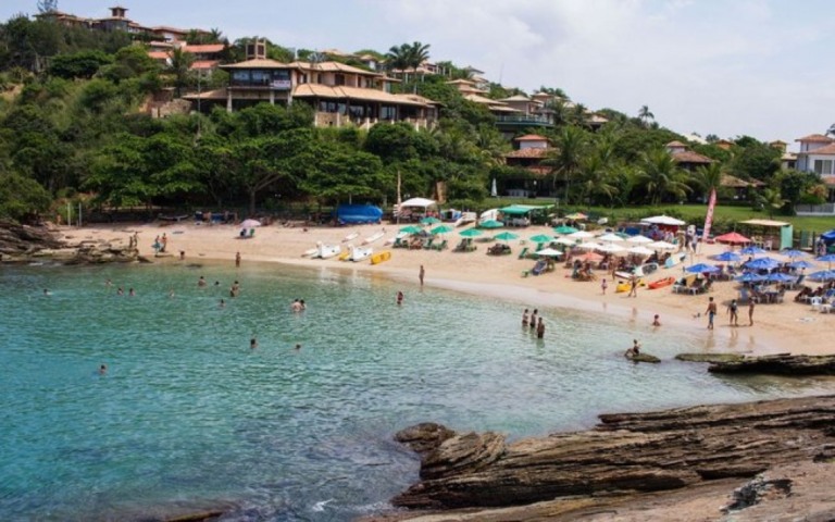12 prefeituras de SP não respeitam fase vermelha e têm praias lotadas