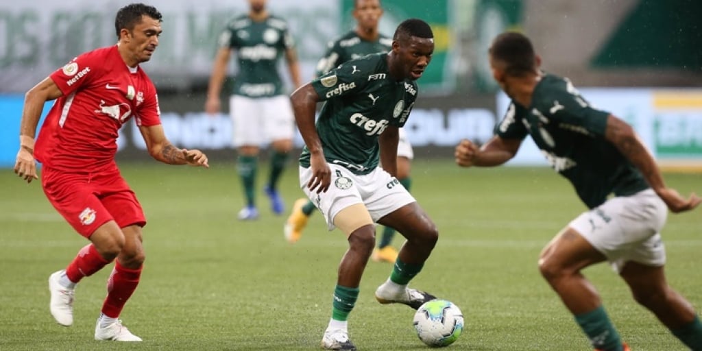 Palmeiras vence Bragantino e conquista 5ª vitória seguida em casa