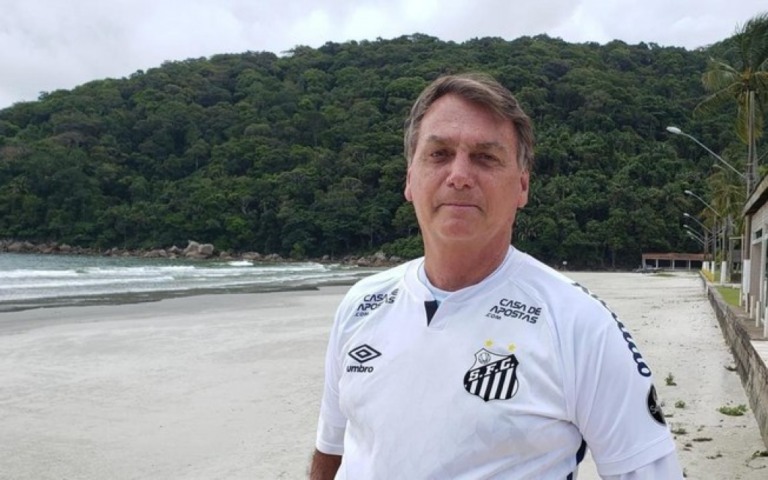Bolsonaro questiona sobre vacina: "Se eu arranjar uma chinesa, você toma?"