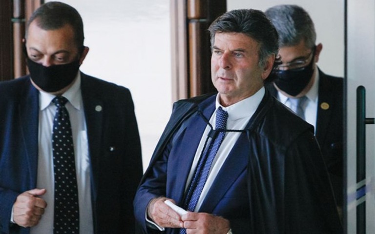 Nunca fiz ato "sem a ciência" de superiores, diz médico do STF que pediu vacinas