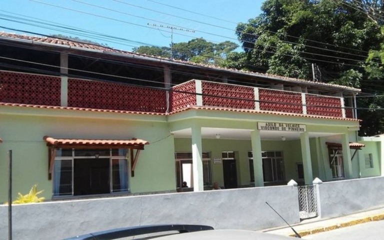 Surto de Covid-19 em asilo contamina 40 idosos; três morreram
