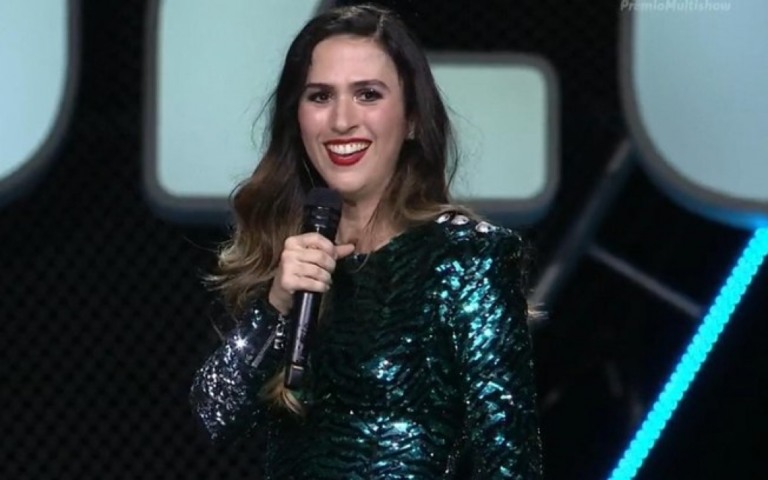 Tatá Werneck anuncia leilão do vestido que é alvo de processo da Rede TV!