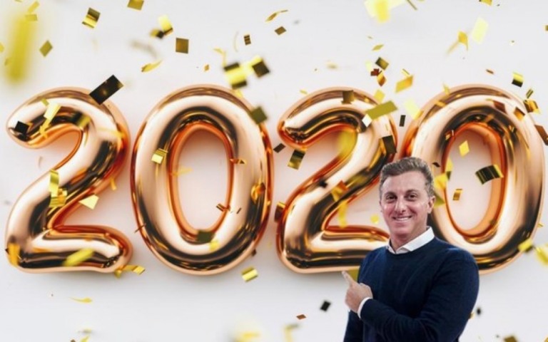 Luciano Huck posta foto com "2020" para cancelar o ano. Veja as reações
