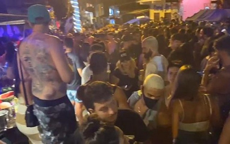 Polícia Militar acaba com festa clandestina de 700 pessoas na Bahia