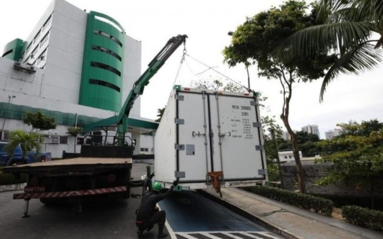 Covid-19: hospitais reinstalam câmaras frigoríficas após alta de casos em Manaus