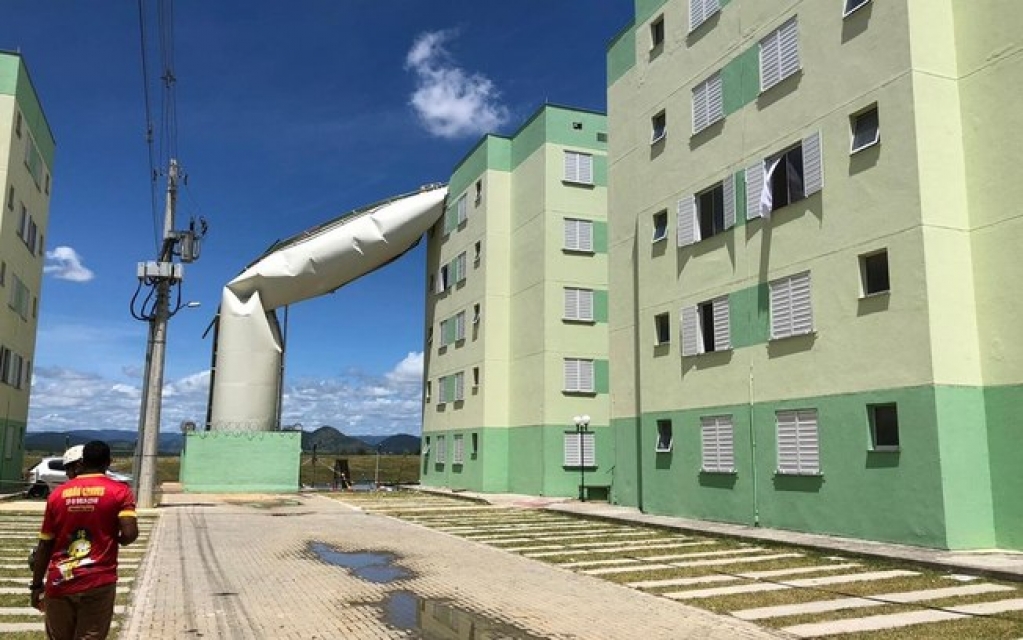 Homem morre após se ferir em queda de caixa d'água no Espírito Santo Homem morre após se ferir em queda de caixa d'água no Espírito Santo