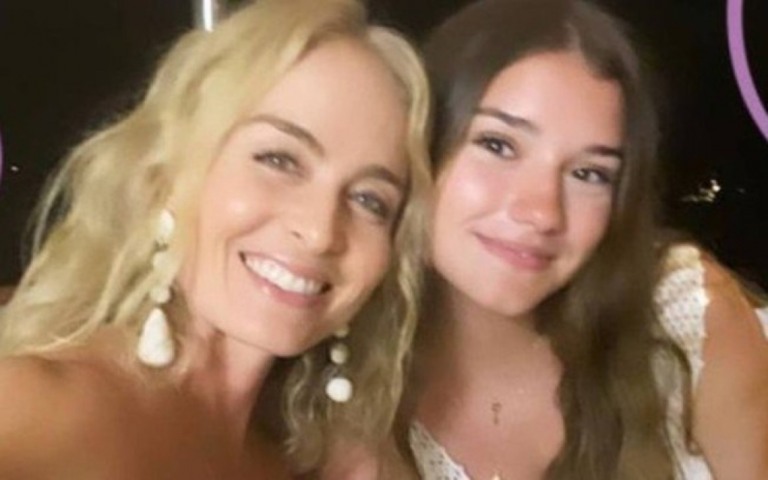 Angélica posa com a nova nora, namorada de Joaquim, e elogia: "Gata"
