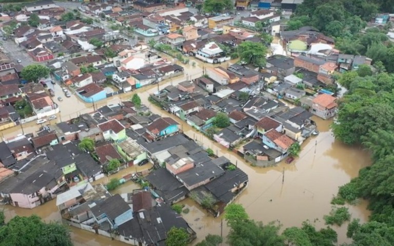 Chuva forte em Ubatuba provoca estragos e deixa desabrigados