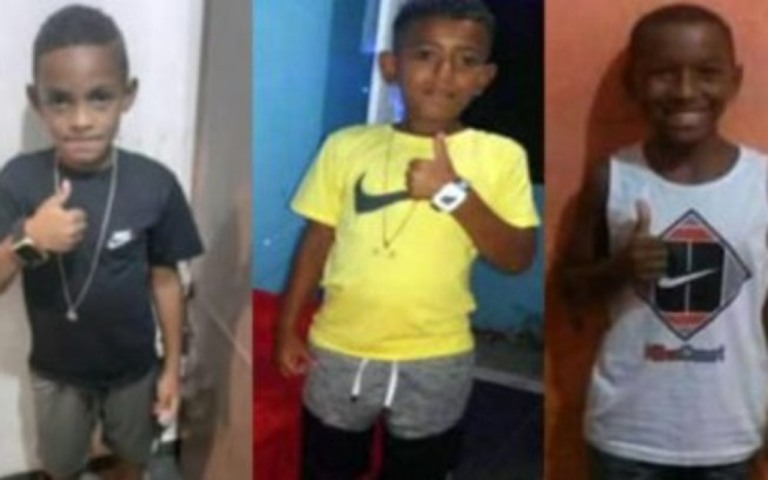 Familiares protestam contra informações falsas sobre paradeiro de garotos no Rio