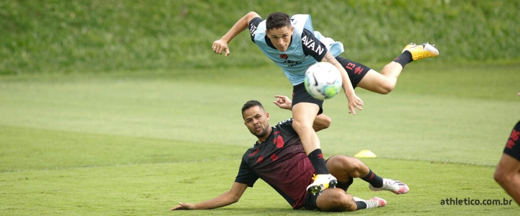 Athletico – PR volta aos treinos para duelo contra Botafogo